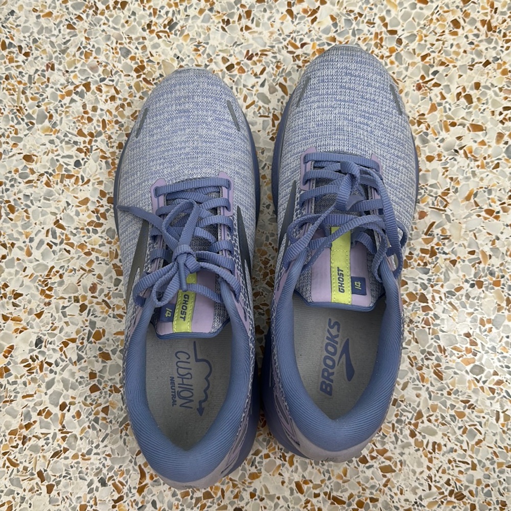 Brooks ghost 14. Purple and white